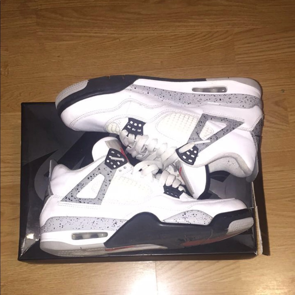 Air Jordan cement 4s